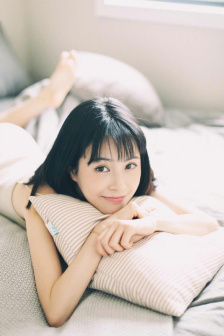 女子初次激情后纸团散落一地